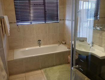 Villa Botanica Guest House Midrand Exteriör bild